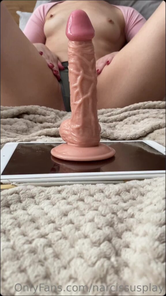 Yeni oyuncağıma footjob yaptığım video geldi aşklarım